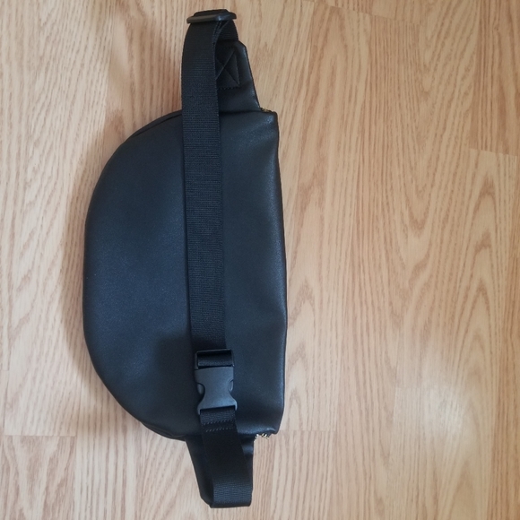 Forever21 Black Belt Bag - Picture 3 of 3